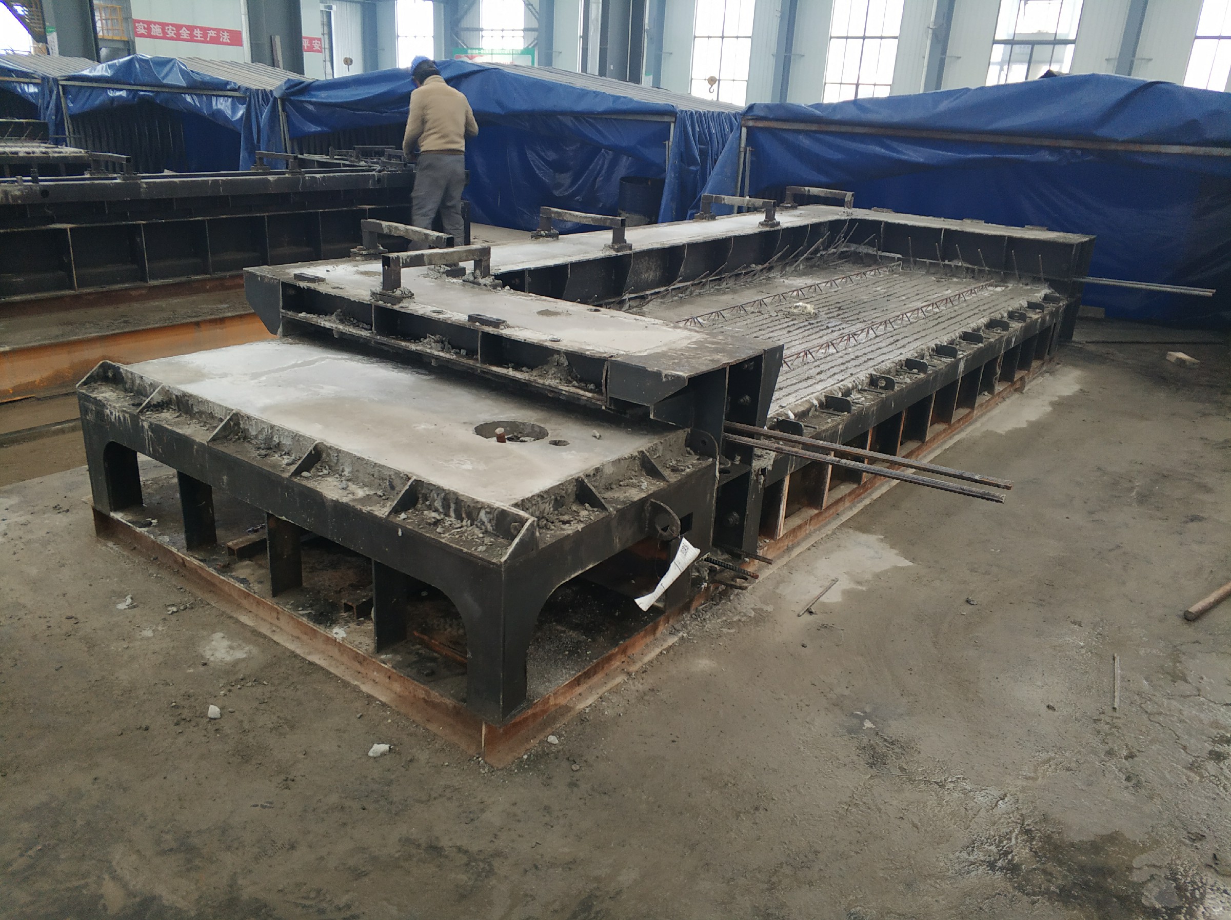 1694954509766429.jpg 预制阳台板模具1.jpg